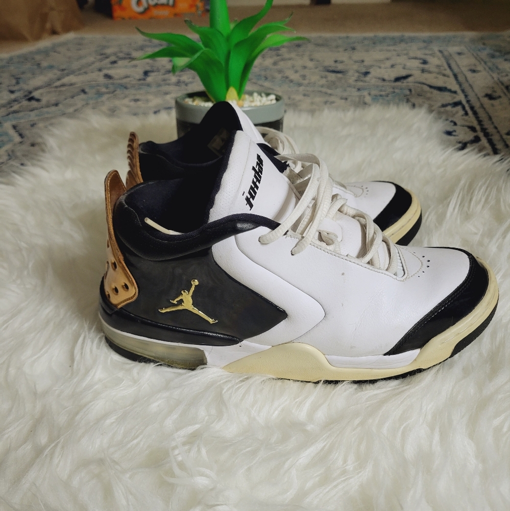Nike Jordan Big Fund Premium 'White Metallic Gold' White/Metallic Gold-B…